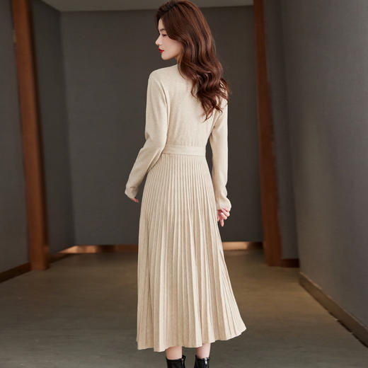 CC-QL-W8337法式气质V领针织连衣裙女秋冬内搭收腰显瘦过膝百褶裙打底中长裙 商品图3