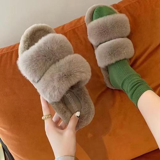 韩版厚底一字毛毛拖鞋 内含弹力鞋垫 按摩呵护缓解疲劳 内里舒适透气 细腻贴肤 不臭脚 商品图1