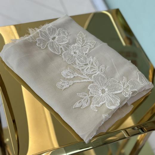 优品堂【木槿依梦】精纺羊毛绣花围巾 商品图2