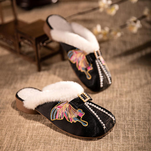 毛拖鞋女2023新款中老年加绒加厚宽松保暖办公室外穿厚底绣花拖鞋 商品图5