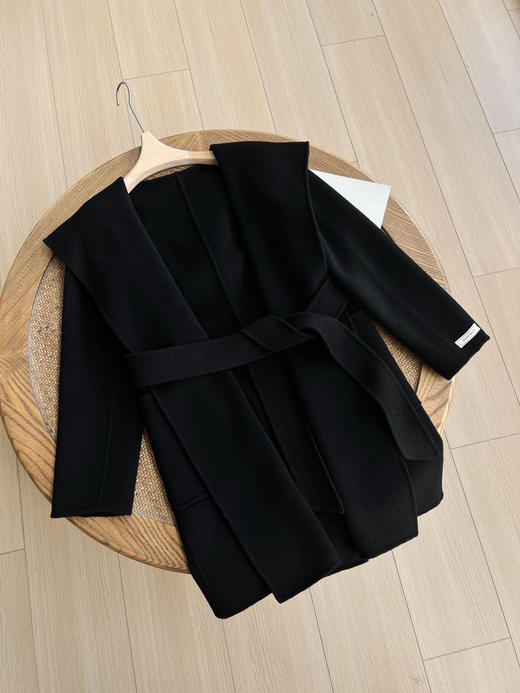 专柜销量遥遥领先 1比1还原的平替版短款大衣来啦💯连帽设计很慵懒且时尚💯简约且大方 超低价💰359‼️7天无理由退换💯抢到就是赚到😭 商品图7