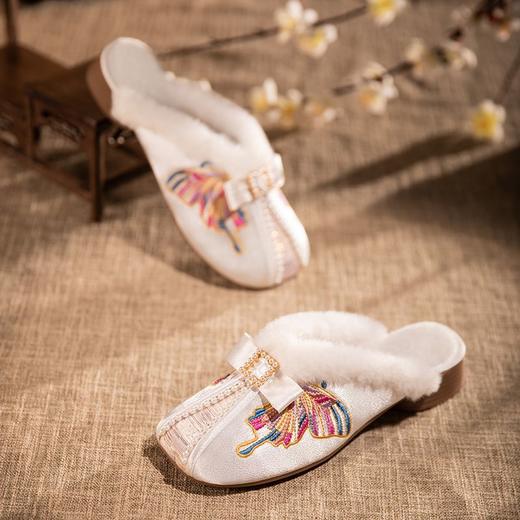 毛拖鞋女2023新款中老年加绒加厚宽松保暖办公室外穿厚底绣花拖鞋 商品图4