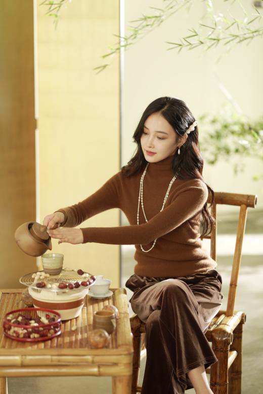 逸红颜明月优选#『100%软黄金山羊绒毛衣』[630/1件,1200/2件] 亲肤柔软,细腻软糯如婴儿肌,温暖如一片暖云包裹『一片暖云』 商品图7