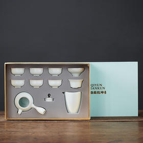 青瓷侧把壶十头套组