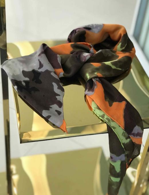 优品堂【浓墨重彩】100%桑蚕丝110*110方巾 商品图2