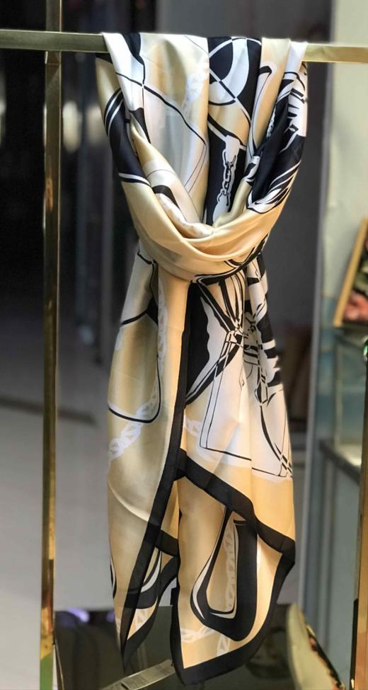 优品堂【花花世界】手感丝长巾 商品图3