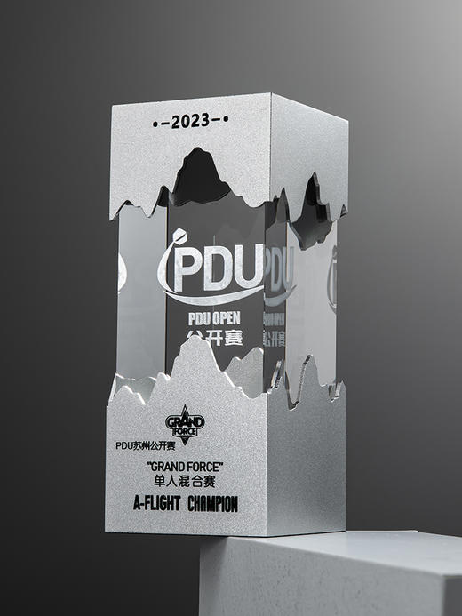 新款金属奖杯定制水晶创意立体山峰魔方定做企业年会团队内雕奖杯 商品图3