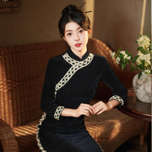 ML3215深海蓝秋冬旗袍长款雪尼尔手工钉珠旗袍单层新款日常复古旗袍 商品图0