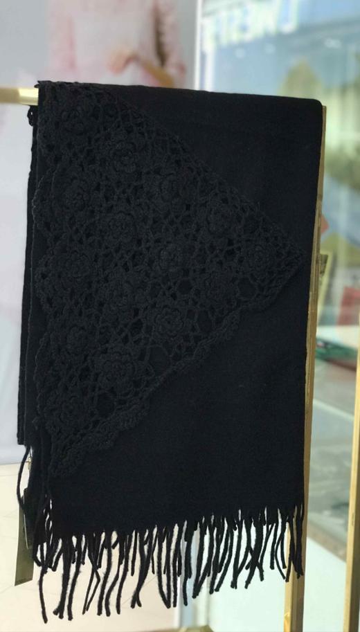 优品堂【楚楚动人】羊毛勾花🌸披肩围巾两用 商品图11