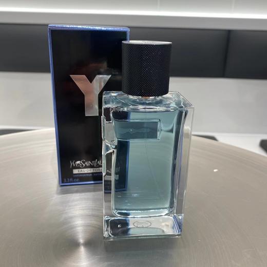 YSL先锋男士淡香水淡蓝色的香水 棱角分明的透明瓶身 商品图6