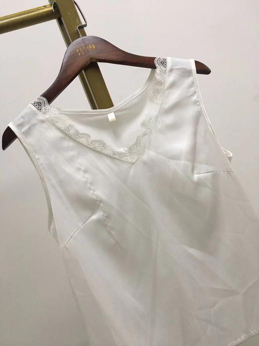 B7001       气质吊带蕾丝拼接内搭西装背心（蕾丝边有差异，特价不退换） 商品图1