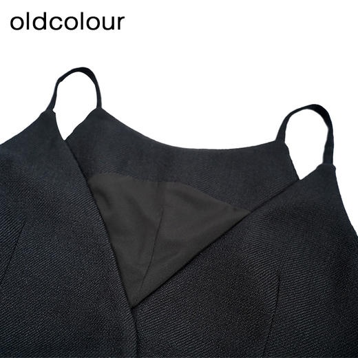 oldcolour黑色吊带连衣裙秋季新款V领气质百搭短裙女O33104149 商品图3