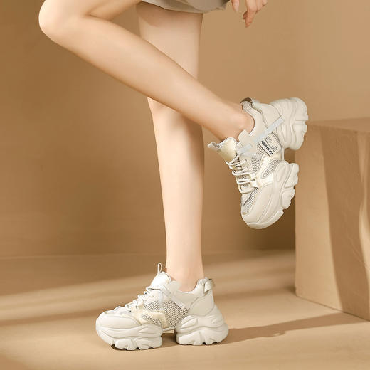 23年秋冬新款炫酷老爹鞋超轻感厚底增高系带运动女休闲鞋T23CM35981 商品图1