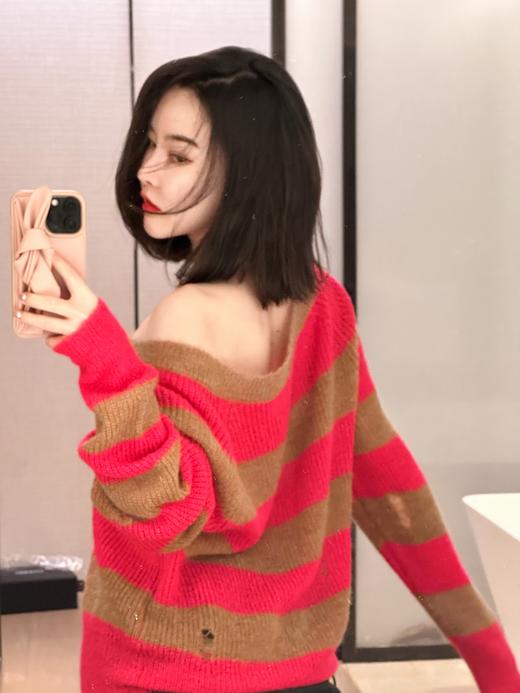 DUO 芭比棕熊 Barbicore美拉德完美融合条纹宽松马海毛锁骨毛衣 商品图1