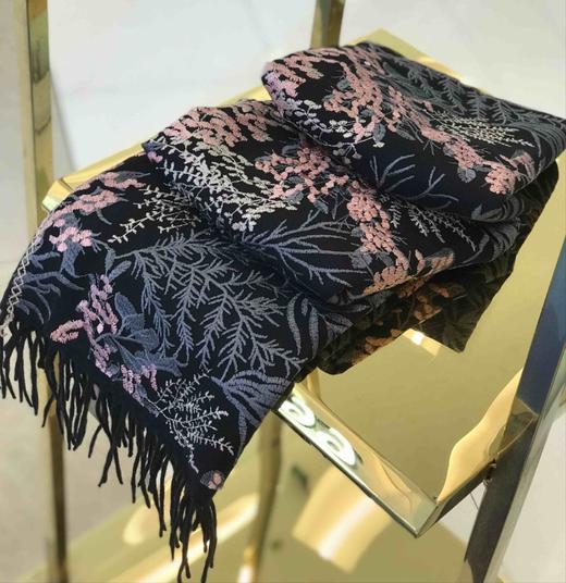 优品堂【梅兰竹菊】羊毛+绣花围巾披肩两用 商品图3