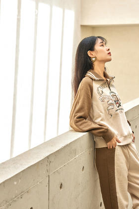 要一个黄昏满是风和正在落下的阳光