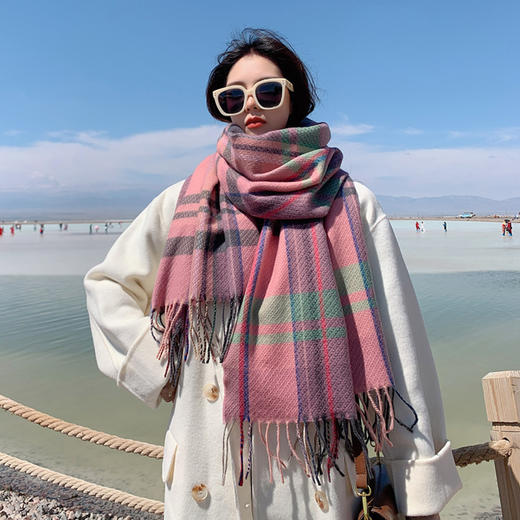 【时光倒流，复古格子围巾女】秋冬必备，百搭经典；双面加厚，融暖入肌；中长款披肩，时尚百变；学生围脖潮，潮流标杆。 商品图4