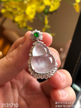 3131710、玻璃飘翠葫芦吊坠。具体价格微信咨询