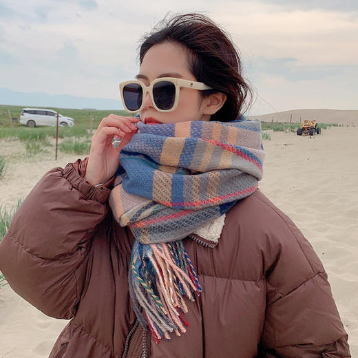 【时光倒流，复古格子围巾女】秋冬必备，百搭经典；双面加厚，融暖入肌；中长款披肩，时尚百变；学生围脖潮，潮流标杆。 商品图0