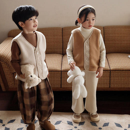 【柔软舒适！宝宝背心马甲】秋冬新款儿童背心马甲男童女童宝宝加绒保暖内搭坎肩冬装童装，一丝舒适；加绒保暖，给孩子真切呵护-QQ 商品图0