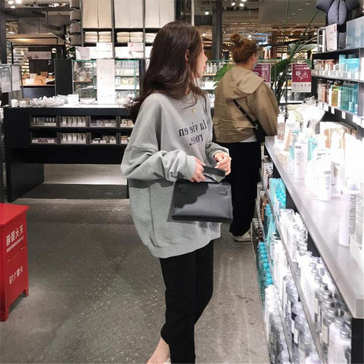 【字母印花卫衣！保暖又舒适】韩版宽松字母印花薄款卫衣女套头长袖学生上衣，时尚流行 引领潮流趋势 一件宽松的卫衣 贴身舒适 商品图1