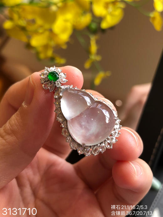 3131710、玻璃飘翠葫芦吊坠。具体价格微信咨询 商品图3