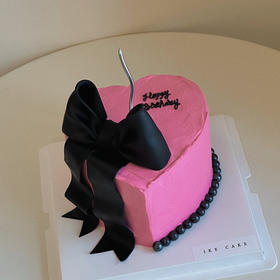 黑粉蝴蝶结 | 心形蛋糕