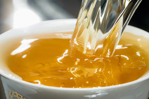 中粮-中茶2023年中茶曼松饼 易武曼松古树黑金普洱生茶357克云南茶叶 /云南干仓直发 商品图6