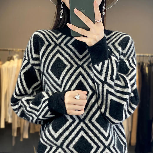 QHJY-JY897复古提花撞色羊毛衫女红色23秋冬套头半高领菱格羊毛打底针织毛衣 商品图5