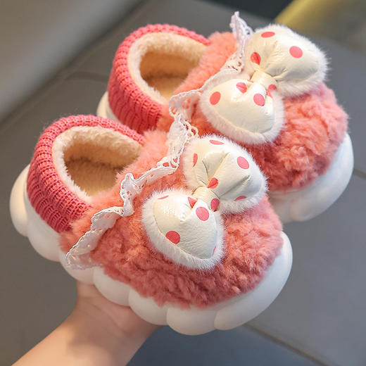【萌拖来袭温暖冬日！卡通可爱棉拖】冬季儿童保暖加绒包跟毛毛棉拖鞋；卡通立体图案 懵动可爱 生动形象；柔暖舒适鞋底 满足宝宝好动需求；保暖毛绒内里 让双脚暖和起来；精密侧缝线 环保耐用 经久耐磨 商品图9