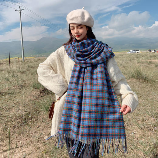 【秋冬必备，保暖护颈】秋冬热卖！仿羊绒，温暖贴心。潮流复古格子，日系简约风。你值得拥有的中长款披肩保暖围巾，不仅时尚百搭，更是爆款必备！ 商品图2