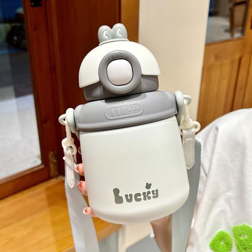 【大容量！儿童保温杯】保温杯女士儿童学生杯大容量水壶吸管水杯网红大肚杯上学水杯，吸管设计方便饮水，900m超大容量。ry 商品图7