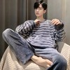 【秋冬季法兰绒睡衣，韩版时尚潮流】在寒冷的季节为你带来温暖。薄款加绒长袖，舒适保暖，给你全天候的贴心呵护。男士珊瑚绒质地，柔软细腻，为你营造温馨的家居氛围！ 商品缩略图2