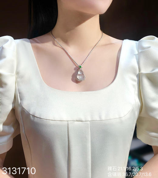 3131710、玻璃飘翠葫芦吊坠。具体价格微信咨询 商品图4