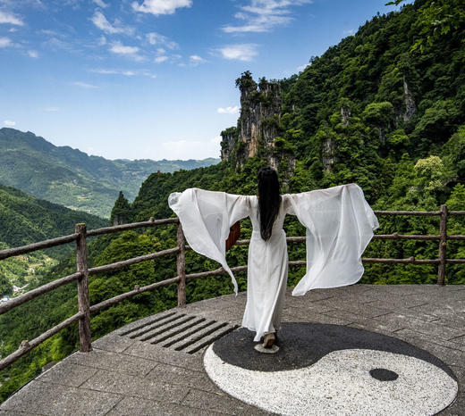 清江方山一日游 含来回旅游大巴车 全程优秀导游服务（不含景区换乘） 商品图1