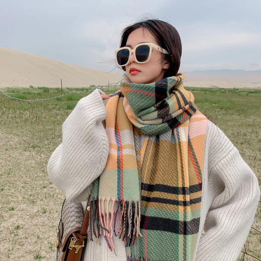 【时光倒流，复古格子围巾女】秋冬必备，百搭经典；双面加厚，融暖入肌；中长款披肩，时尚百变；学生围脖潮，潮流标杆。 商品图3