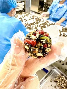 【黑芝麻坚果丸】黑！真黑！一天2颗它，竟然就能拥有一头飘逸黑发！今日3折！