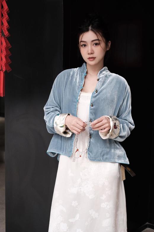 微瑕秒杀| 盛唐牡丹 |真丝丝绒浅蓝短上衣[特价品](特殊商品不退不换) 商品图0