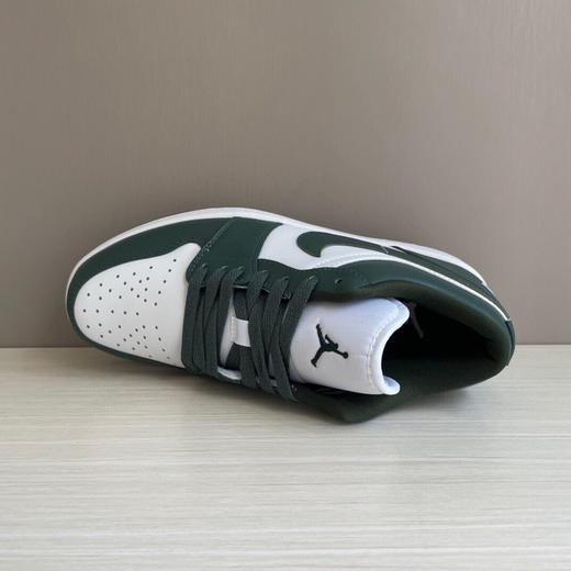 秋冬特惠💰390 纯原版本 # Air Jordan 1 Low "White Olive" 绿白 乔丹篮球鞋系列 采用简单的双色调 白色和橄榄绿拼色 商品图2