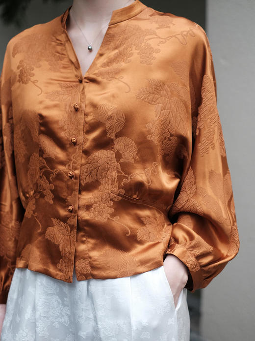 盛唐牡丹 |真丝冠乐绉焦糖色对襟上衣 商品图1