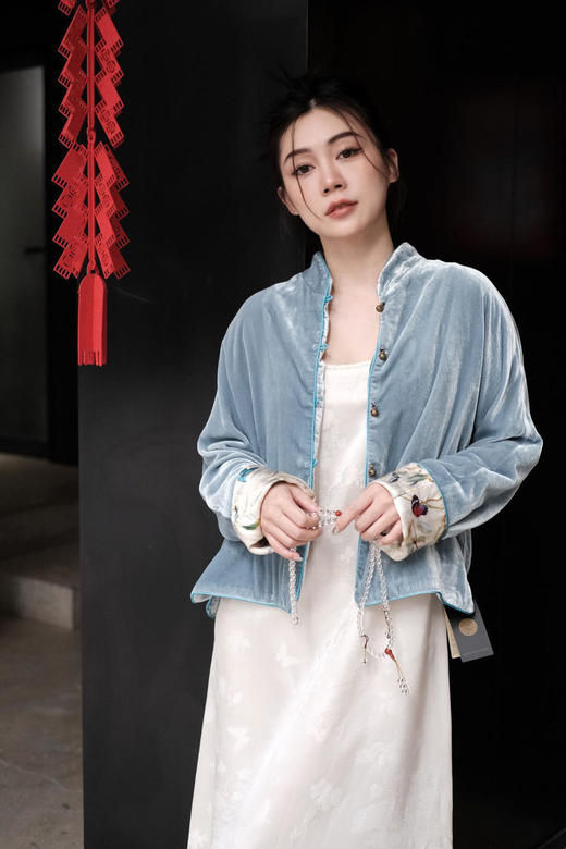 微瑕秒杀| 盛唐牡丹 |真丝丝绒浅蓝短上衣[特价品](特殊商品不退不换) 商品图2