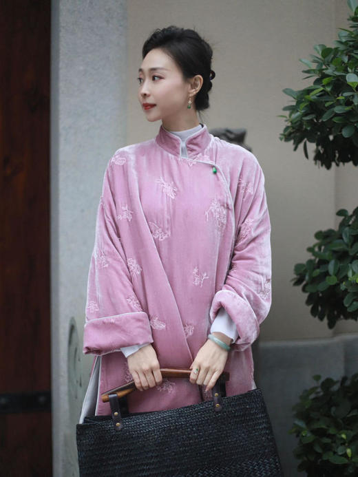 下架不再制作了//盛唐牡丹 |真丝丝绒绣花斜襟上衣 (夹棉) 商品图0