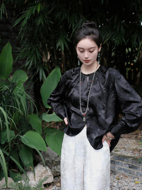 盛唐牡丹 |真丝压花圆领女上衣-黑色