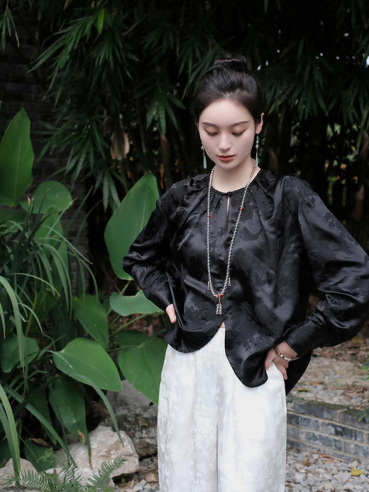 盛唐牡丹 |真丝压花圆领女上衣-黑色 商品图0