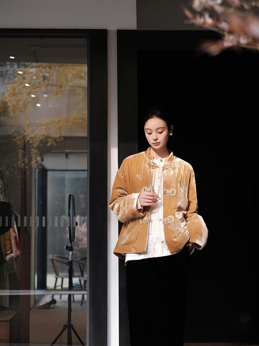 盛唐牡丹 |丝绒绣花大花扣夹棉外套 商品图10