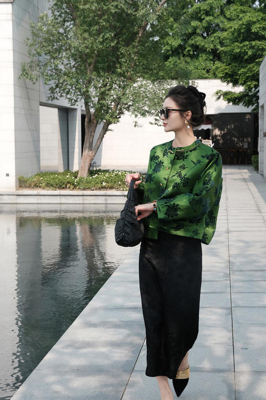 已下架| 真丝漳绒圆领外套(绿色) 商品图0