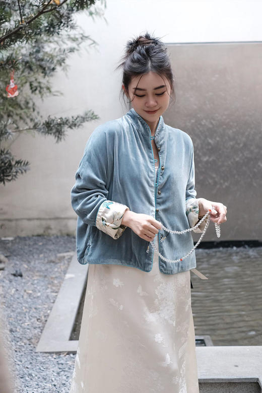 微瑕秒杀| 盛唐牡丹 |真丝丝绒浅蓝短上衣[特价品](特殊商品不退不换) 商品图7