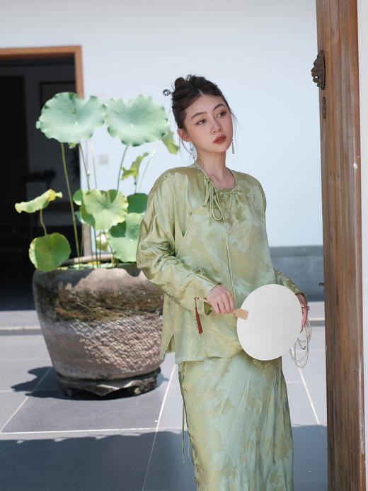 微瑕秒杀 |盛唐牡丹 |真丝冠乐绉蝶恋花系带上衣[特价品](特殊商品不退不换) 商品图0