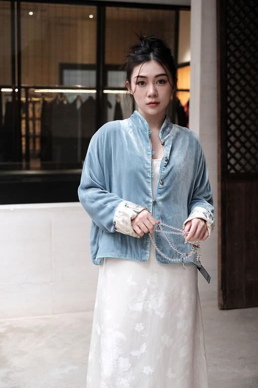 微瑕秒杀| 盛唐牡丹 |真丝丝绒浅蓝短上衣[特价品](特殊商品不退不换) 商品图6