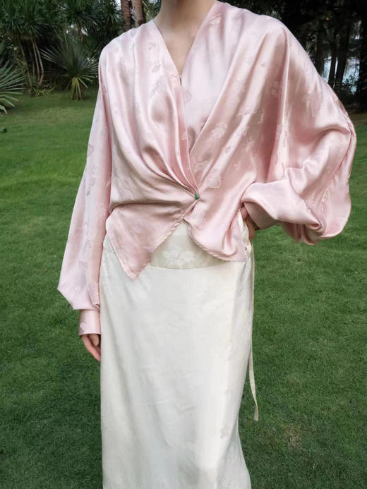 盛唐牡丹 | 粉色蝶恋花/紫色喜鹊缠枝真丝提花褶皱上衣 商品图7